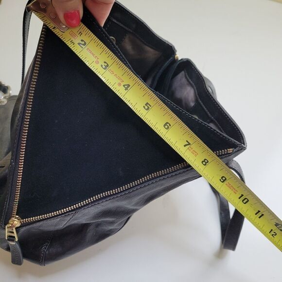 FOSSIL EXPANDABLE ZIP LEATHER BLACK TRIANGLE PURSE SHOULDER TRAVEL BAG - Picture 4 of 15